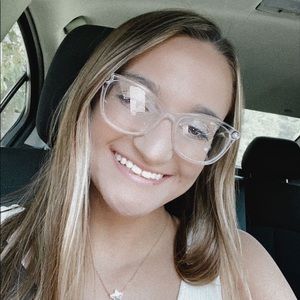 Meet your Posher, Macey